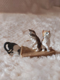 New! Schleich "Three Cats & A Rug Playtime" Figurine/Miniature