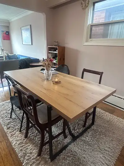 Structube ARDA dark oak dining table with black metal legs in excellent condition. Seats 6. Smoke-fr...