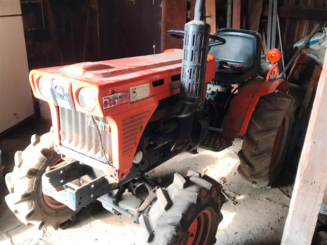 KUBOTA B7100 4X4 Traction Tracteur Moteur Diesel dans Équipement agricole  à Ville de Montréal