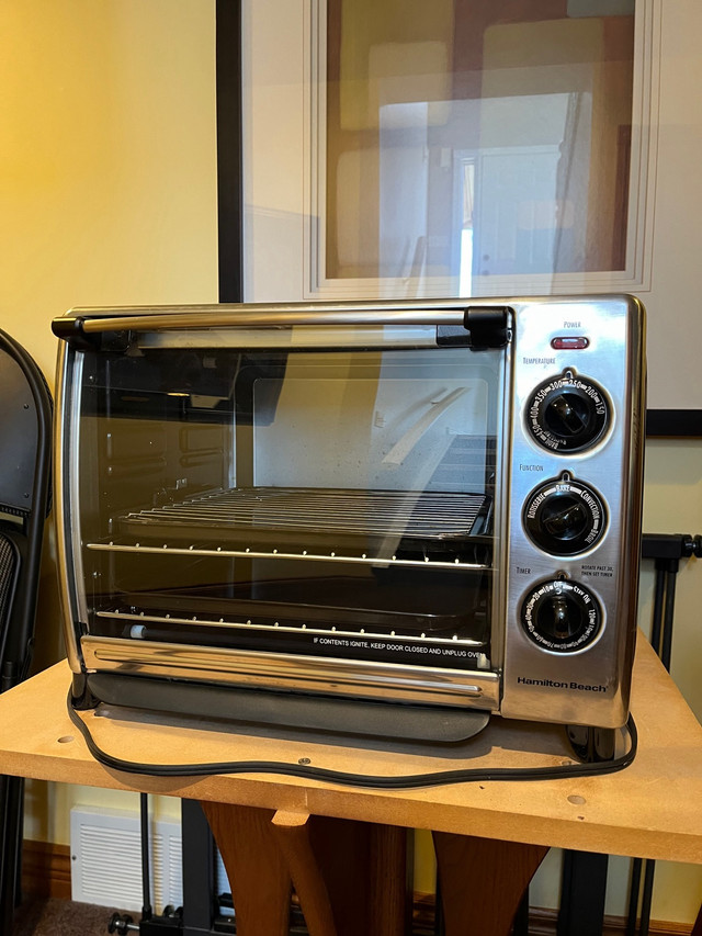 Hamilton Beach Toaster Oven in Toasters & Toaster Ovens in Windsor Region