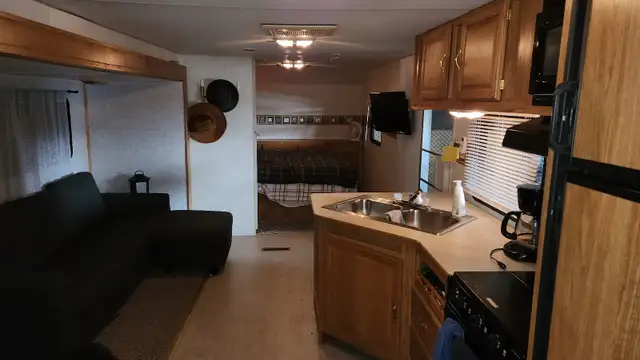 *PRICE REDUCED* Seasonal Trailer on waterview campsite in Travel Trailers & Campers in Kingston - Image 3