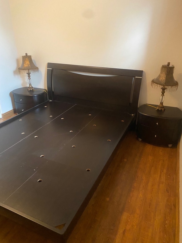 Queen Ensemble de chambre à coucher/bedroom set Beds & Mattresses