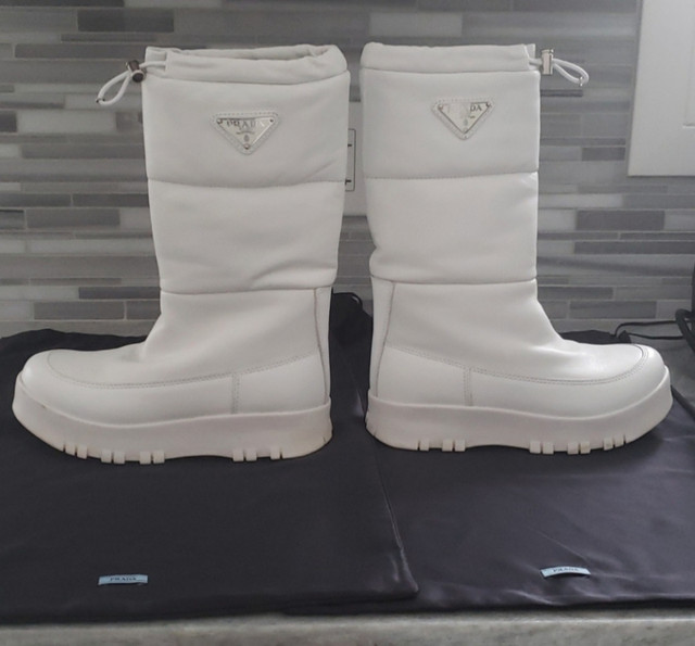 Authentic Prada winter boots dans Femmes - Chaussures  à Laval/Rive Nord