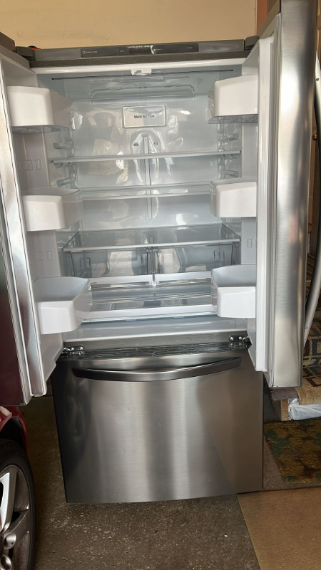 LG Refrigerator 33" - Model LRFNS2503V dans Réfrigérateurs  à Laval/Rive Nord - Image 2