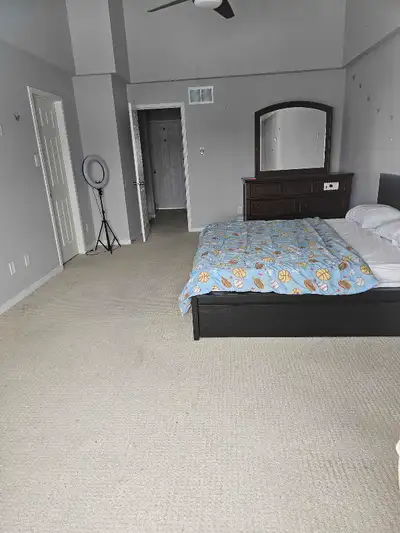 Master bedroom for rent in Ottawa - Furnished