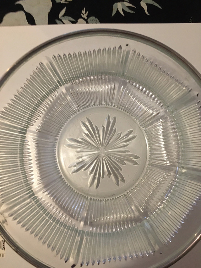 Crystal Glass serving bowl  in Kitchen & Dining Wares in Calgary - Image 2