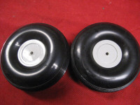 ROUES POUR AVIONS  R/C 4.5 "   R/C WHEELS 1 PAIR