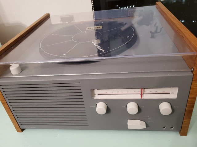 Crosley Portable BT Turntable/Record Player (CR6033A-GY) in General Electronics in Markham / York Region - Image 2