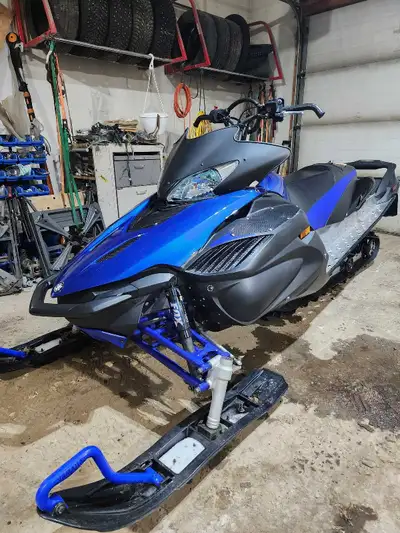 2007 yamaha apex mountain edition 163 inch track with 2 inch paddles. 4 cylinder 4 stroke fuel injec...