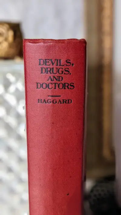 Devils, Drugs and Doctors: The Story of the Science of Healing from Medicine Man to Doctor This is t...
