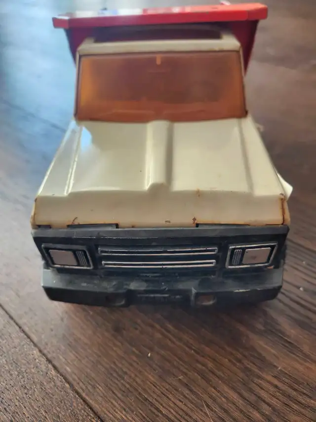 Vintage 70s Tonka Metal Orange Grey Dump Truck 13254 Pressed in Toys & Games in Calgary - Image 2