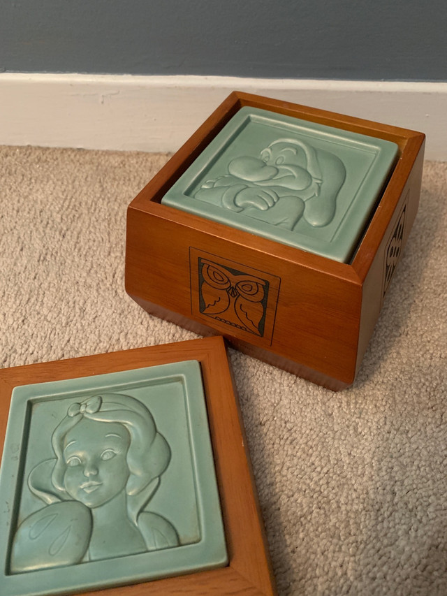 Disney Store Snow White Coaster Trivet Tile set in Wood Box in Other in Oshawa / Durham Region - Image 2