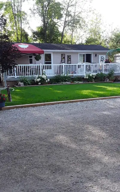 Beautiful 3 season cottage close to Orillia. We are located in Hammock Harbour park. At the Atherley...