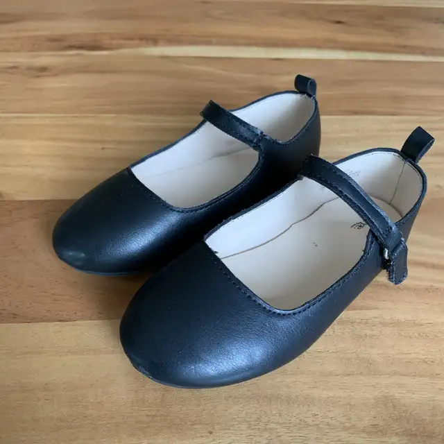 Size 9 - George Kids Shoes in Kids & Youth in Ottawa - Image 2