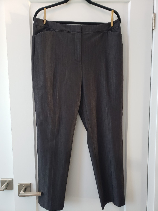 Calvin Klein Women's Size 12 Charcoal Grey Dress Pants in Women's - Bottoms in Markham / York Region - Image 2