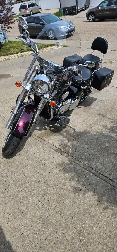 Looking to sell Susuki Boulevard C50T Year: 2015 Engine size: 800CC Transmission: 5 speed Drivetrain...