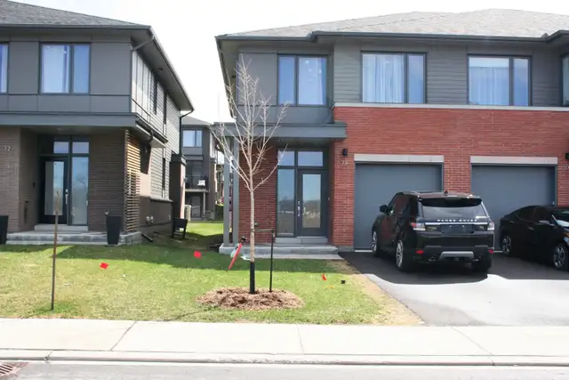 Luxury 3 BR townhome to rent in the Wateridge Village