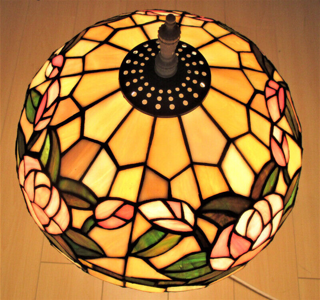 Vintage Tiffany Style Rose Flower Stain Glass Table Lamp Shade in Arts & Collectibles in Stratford - Image 4