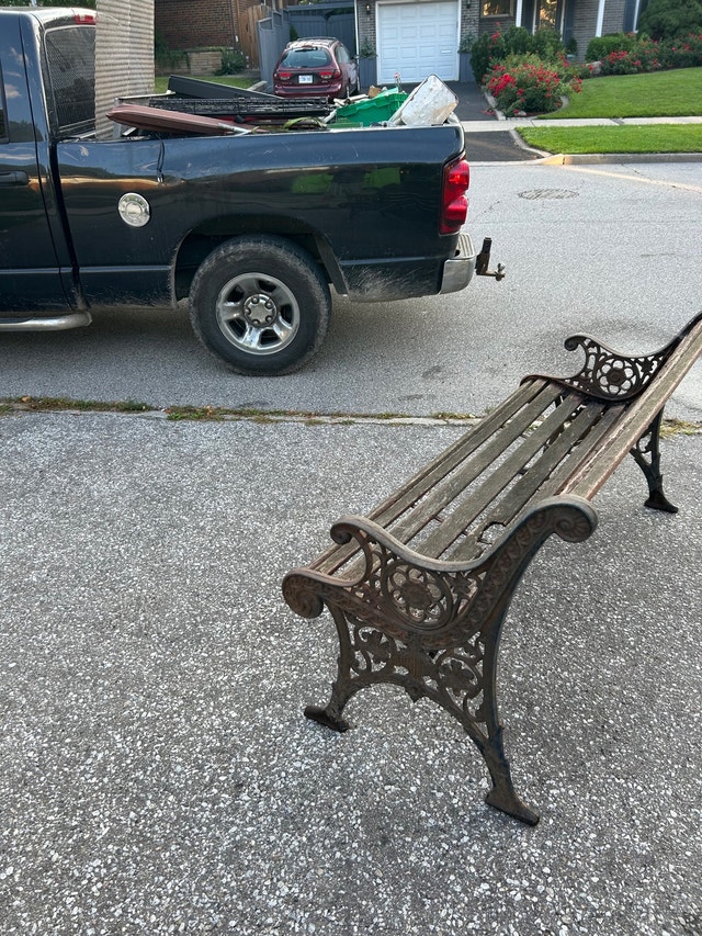 Castiron Outdoor bench Patio & Garden Furniture Mississauga / Peel