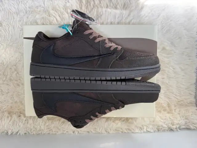 Jordan 1 Retro Low SP Travis Scott Velvet Brown  in Men's Shoes in City of Toronto - Image 5