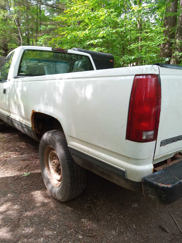 2000 chev 2500 2wd reg cab in Cars & Trucks in Kingston - Image 3