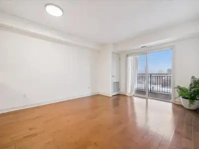 HEATING AND PARKING INCLUDED Everyone Loves It Here Walking trails minutes away 401...8 Minute Drive...