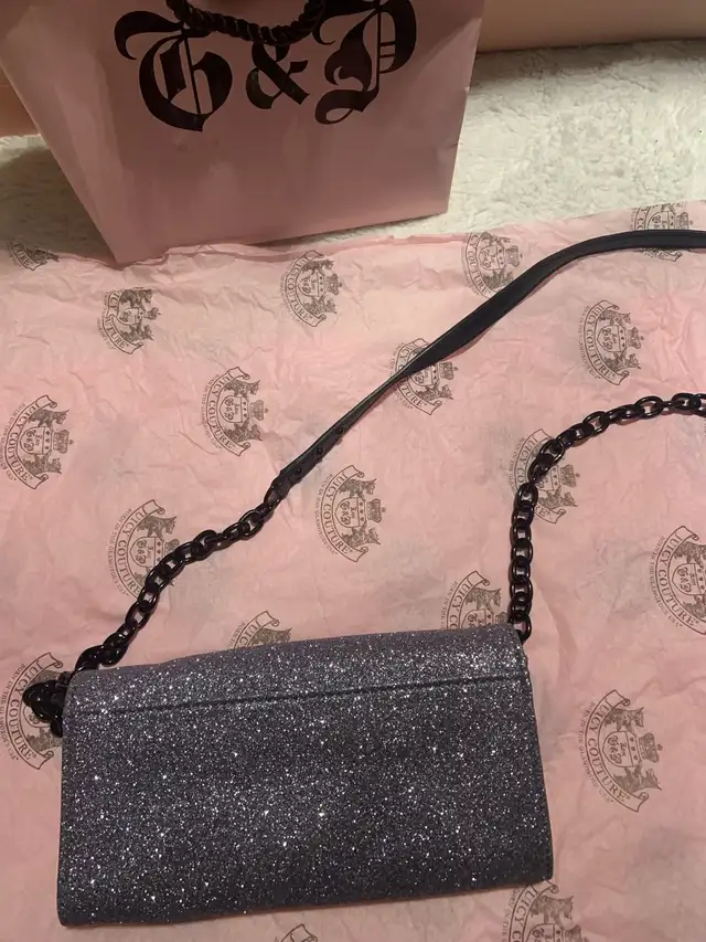 Juicy Couture Y2K Original Pink/Silver Glitter Purse in Women's - Bags & Wallets in Mississauga / Peel Region - Image 5