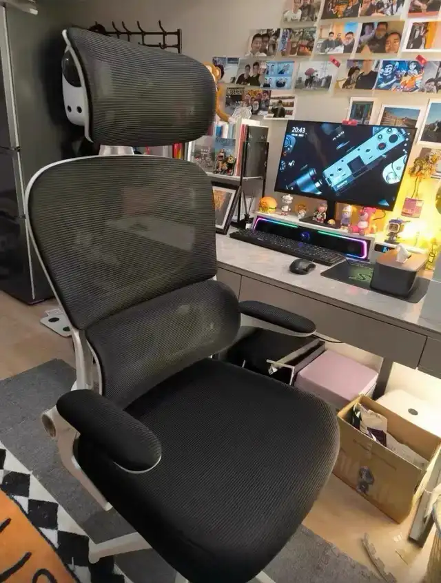 NEW Ergonomic Mesh Office Chair with Headrest & Flip-Up Arm in Chairs & Recliners in Markham / York Region - Image 7