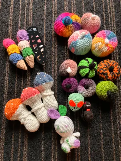 Crème glacées, citrouilles et champignons faits  au crochet, View more