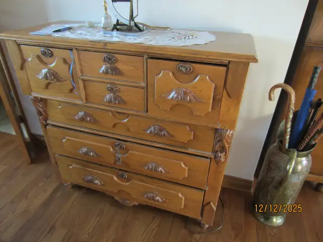 Antique hutch 1800;s Beechwood? in Hutches & Display Cabinets in Oakville / Halton Region - Image 3