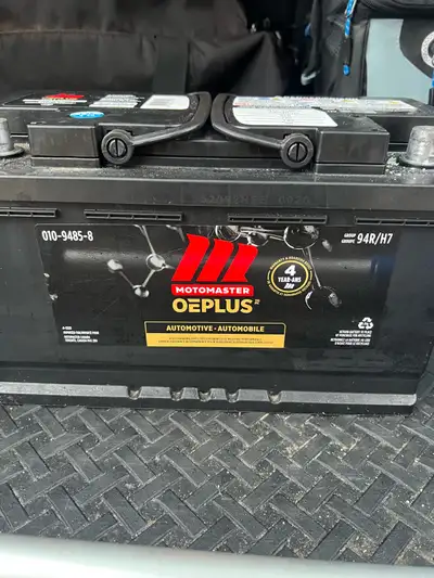 Selling a Battery lightly used. It was bought back in November 2025 receipt to prove is in the pictu...