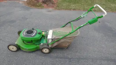 Tondeuse Lawn Boy 2 temps a vendre., View more
