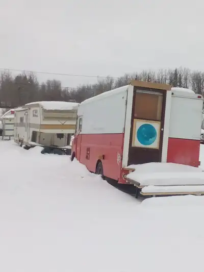 27 foot 5th wheel/motorhome on RC lot near Gainford Hotel $398.down