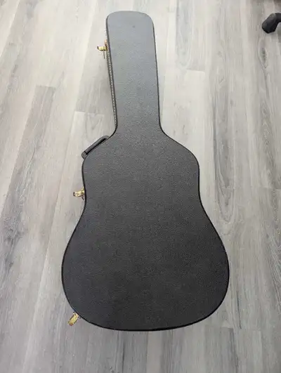 Yorkville acoustic guitar hard case in excellent shape, View more
