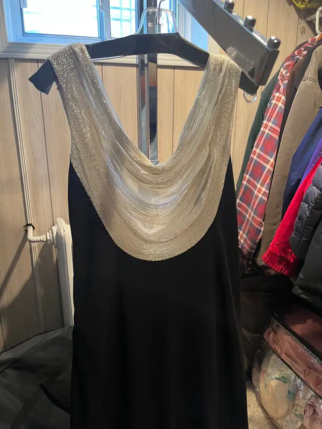 Woman’s dress in Women's - Dresses & Skirts in City of Toronto - Image 7