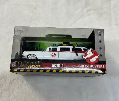 Hollywood Rides 2019 ECTO-1 Ghostbusters 1:24 Like new condition. Minor scratches on plastic part of...