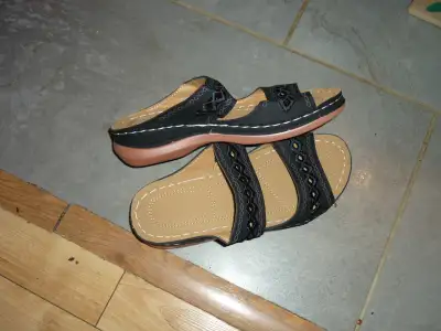 CHAUSSURES DAMES PEUT-ÊTRE FILLETTE AUSSI, View more