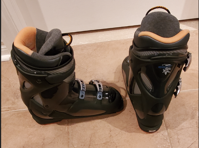 Rossignol women ski boot in Ski in Markham / York Region - Image 5