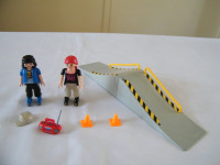 Playmobil 2 jeunes en patins & rampe de skate