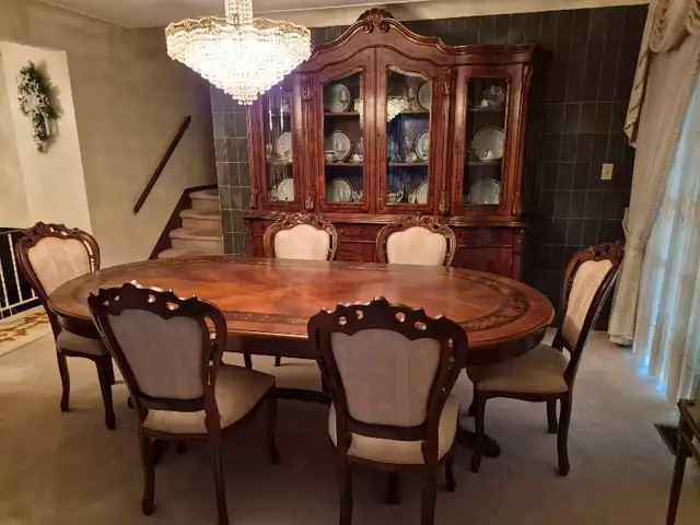 walnut dining room set in Dining Tables & Sets in Windsor Region - Image 4