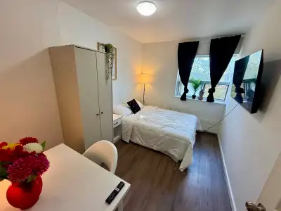 Available Room for Rent (No extra utility bills) Looking for a comfortable place to call home? This...