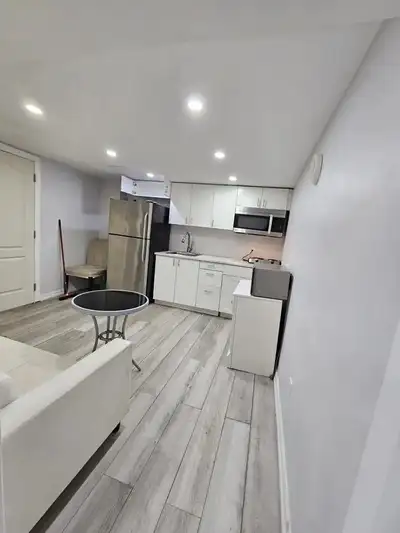 Newly furnished 1 bed, 1 bath, full kitchen