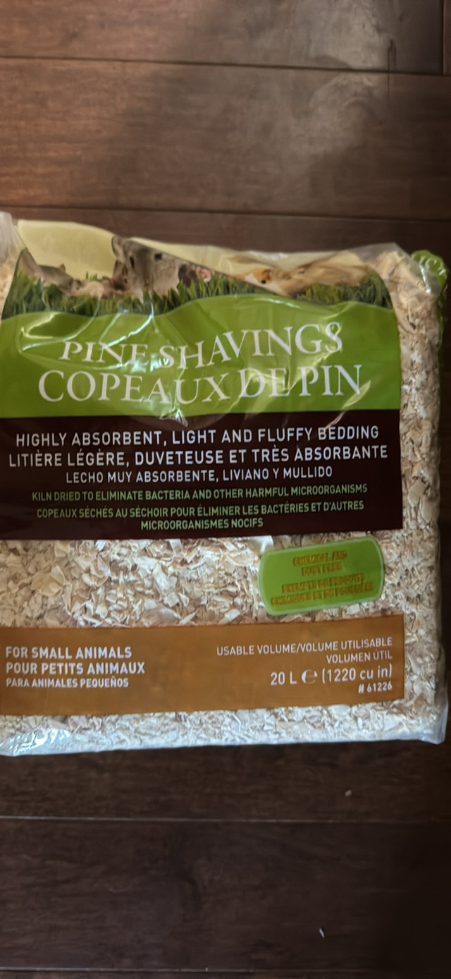Living World Pine Shaving's For Small Animal's in Accessories in Kawartha Lakes