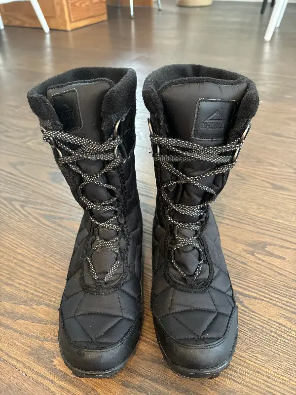 Cute McKinley Women’s Winter Boots Size 8