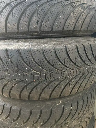 Good tires about 70percent left on them nice even ware ,on wheels that look to be ford ones but don’...