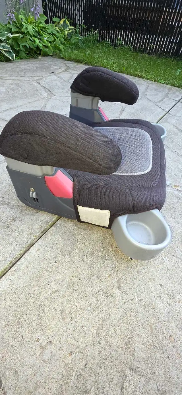 Graco Booster Seat in Strollers, Carriers & Car Seats in Edmonton - Image 4