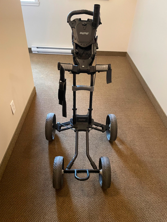 Chariot de golf dans Golf  à Laval/Rive Nord
