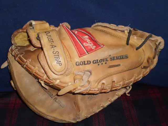 Baseball Gloves, Left and Right Hand in Baseball & Softball in City of Toronto - Image 10