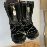Le grenier made in Quebec natural shaved beaver fur boots