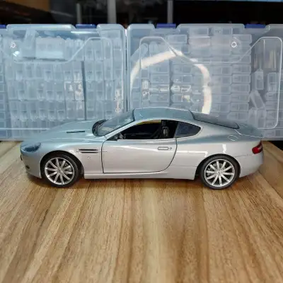 Motor Max Aston Martin DB9 - Silver - Scale 1/18 - No.73174, View more